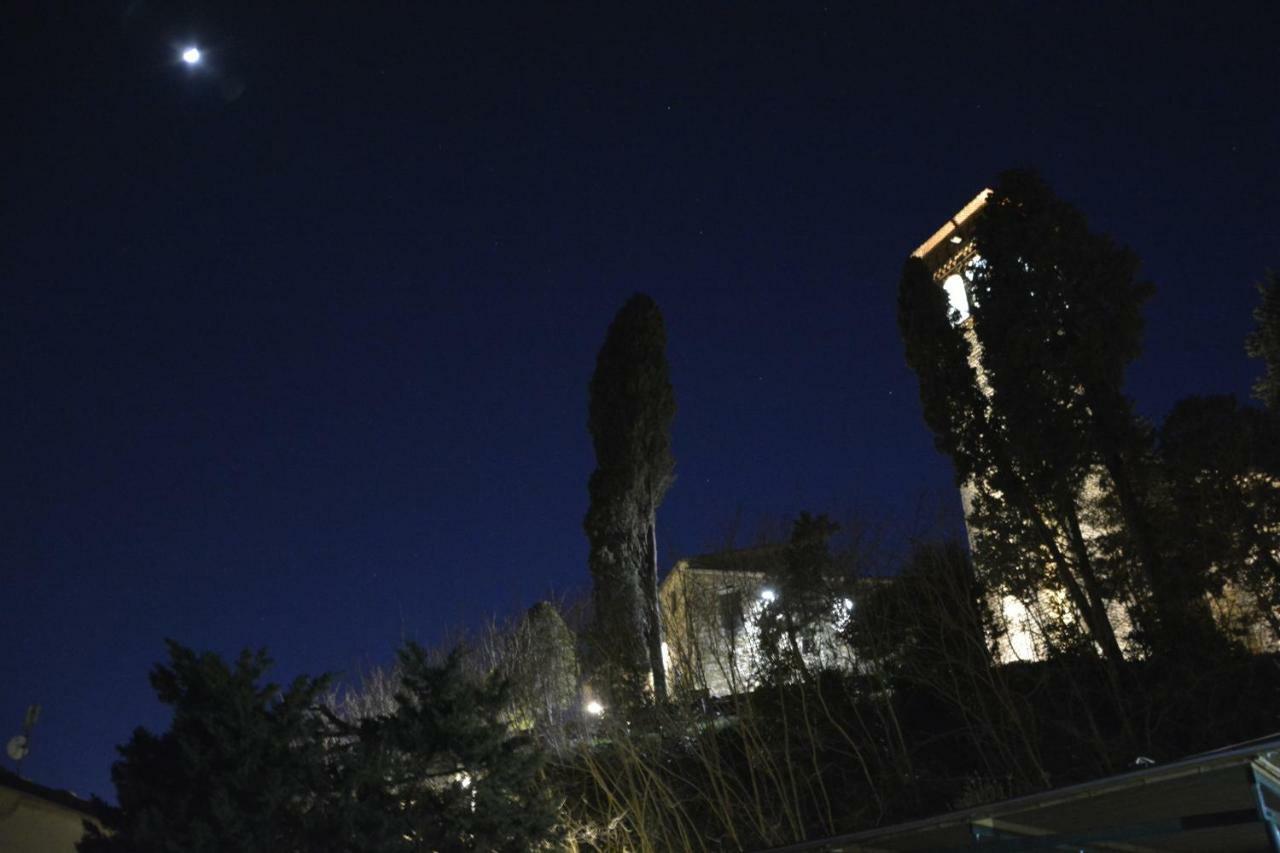 蒙泰穆尔洛Borgo Della Rocca住宿加早餐旅馆 外观 照片