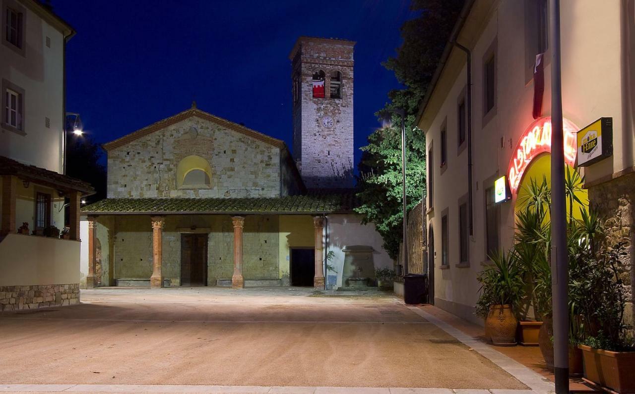 蒙泰穆尔洛Borgo Della Rocca住宿加早餐旅馆 外观 照片